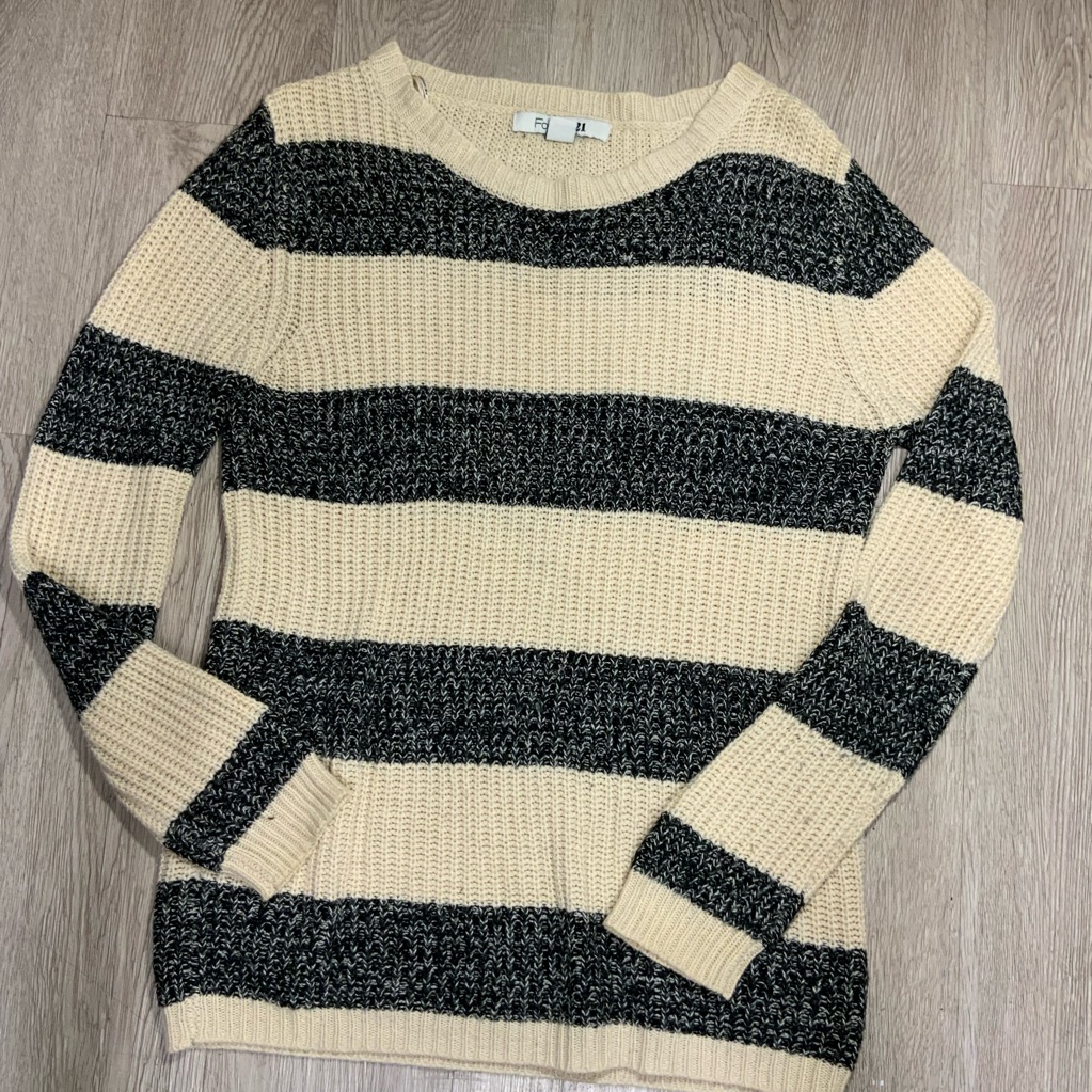 Forever 21 Knit Striped Sweater Preowned Forever 21 Knit Striped Sweater Preowned